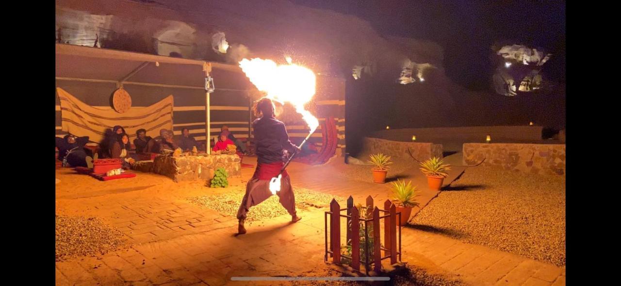 Desert Island Camp Wadi Rum Exteriör bild