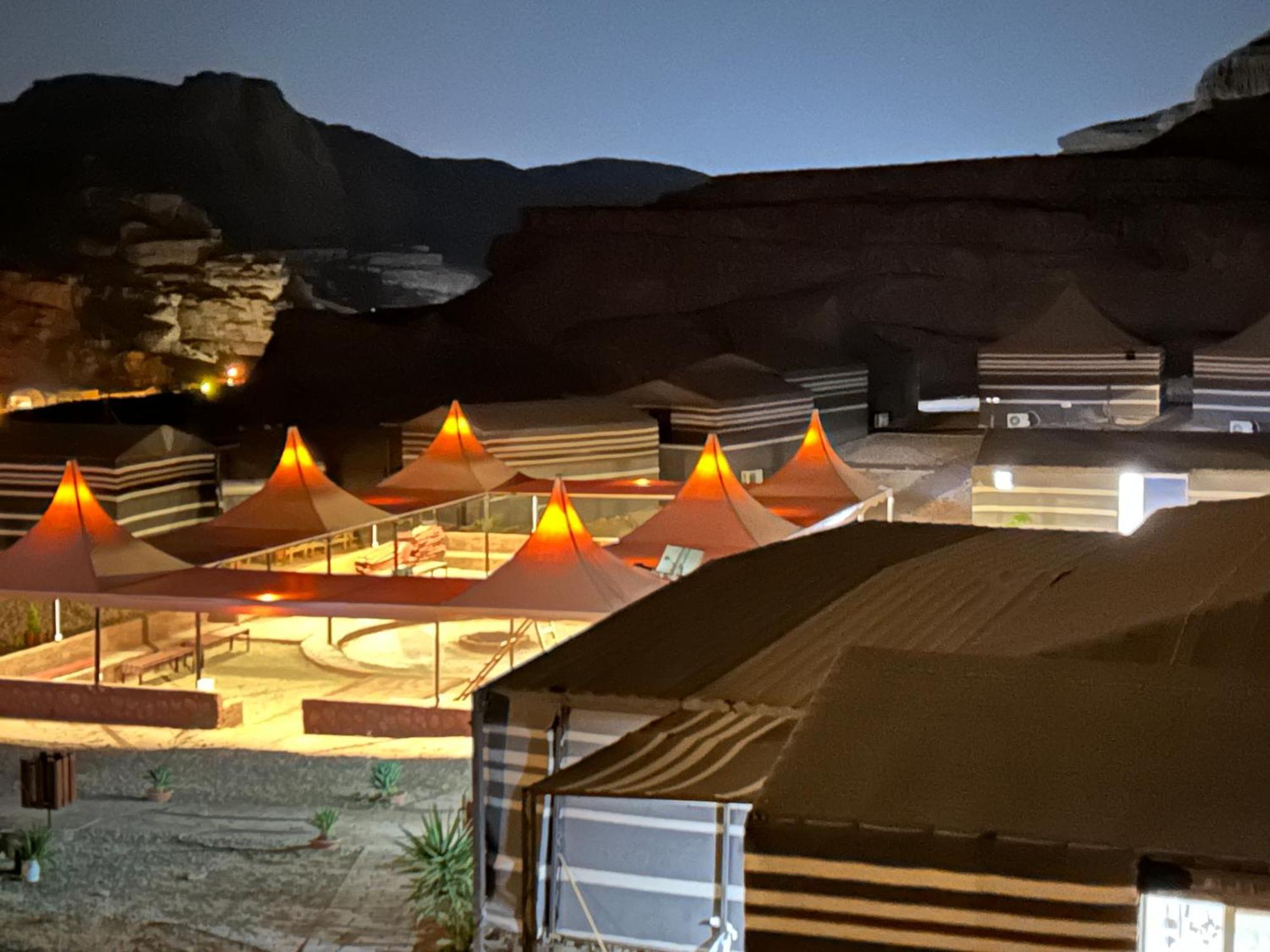 Desert Island Camp Wadi Rum Exteriör bild